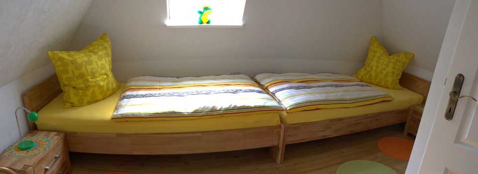Schlafzimmer oben 1